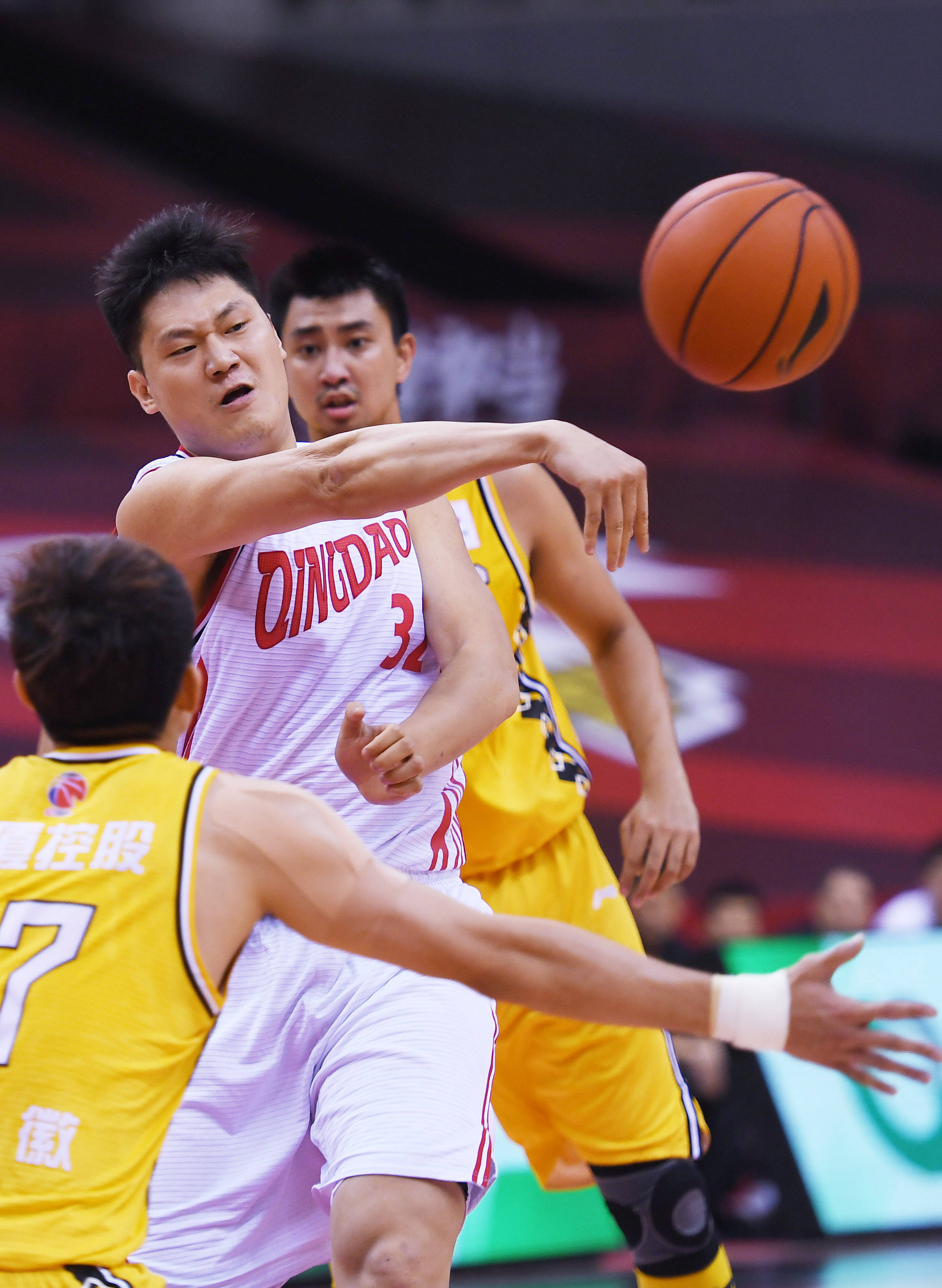 关于广东男篮四强战爆冷莱比锡,斯瓦泰克砍下4记关键球,全场沸腾的信息 关于广东男篮四强战爆冷莱比锡,斯瓦泰克砍下4记关键球,全场沸腾的信息